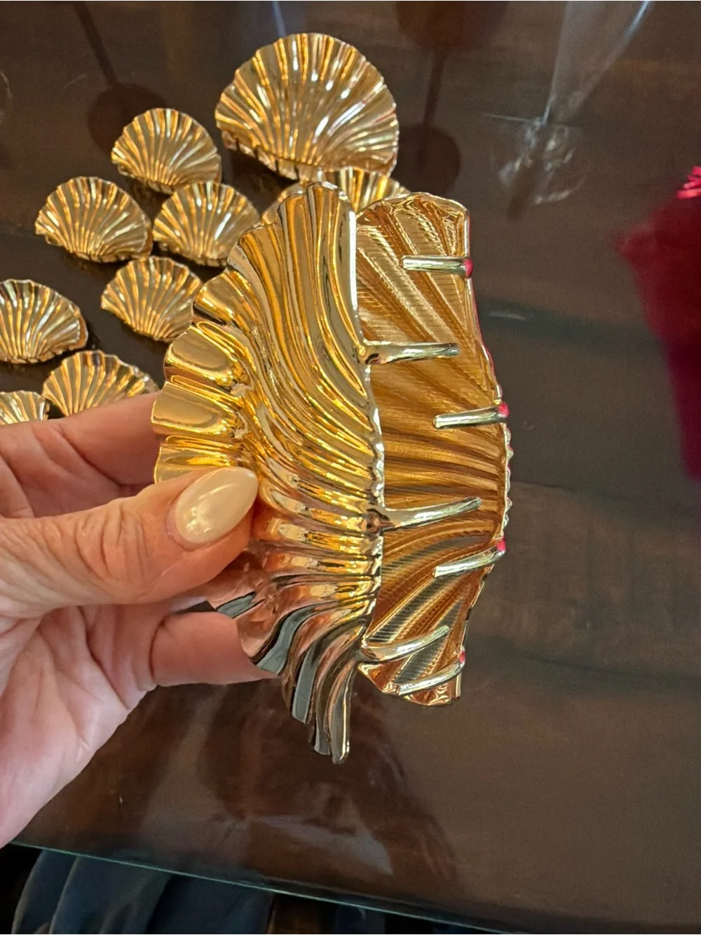 ⭐️ NWOT Small Gold Metal Shell Hair Clip